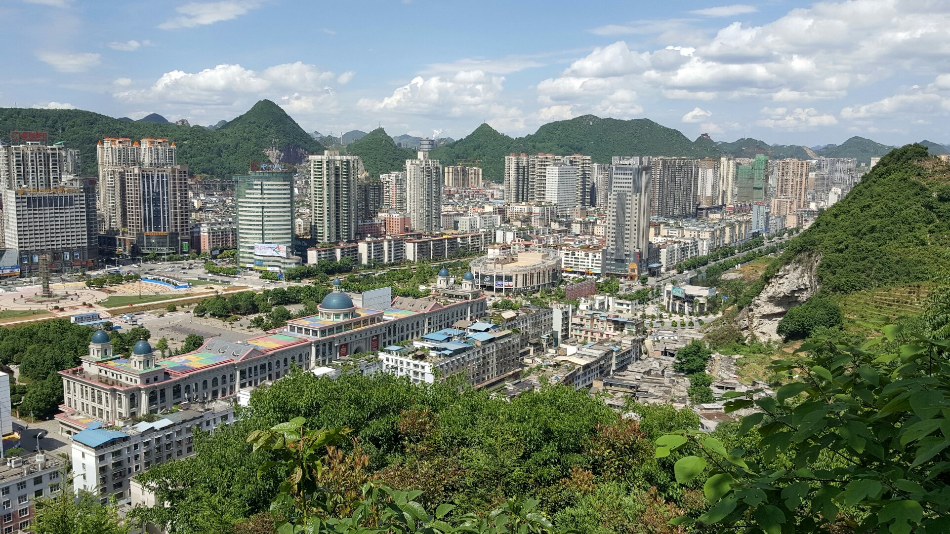 貴州省六盤水市鐘山區(qū)沿河街靠近六盤水市國家稅務局