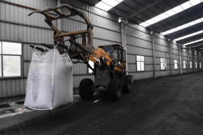 搖身一變,廢舊&ldquo;垃圾&rdquo;成了&ldquo;真金白銀&rdquo;--六盤水高新區(qū)廢舊輪胎綜合利用項目一季度實現(xiàn)&ldquo;開門穩(wěn)&rdquo;